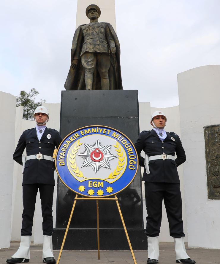 Teşkilatımızın 179. kuruluş yıl dönümü dolayısıyla İl Emniyet Müdürümüz Sayın Fatih KAYA, Anıtpark'ta düzenlenen çelenk koyma törenine katıldı.